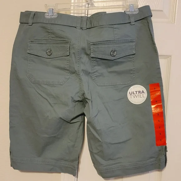 NEW Gloria Vanderbilt Green Bermuda Shorts with Belt - Size 8 - LOWEST PRICE - Picture 2 of 5